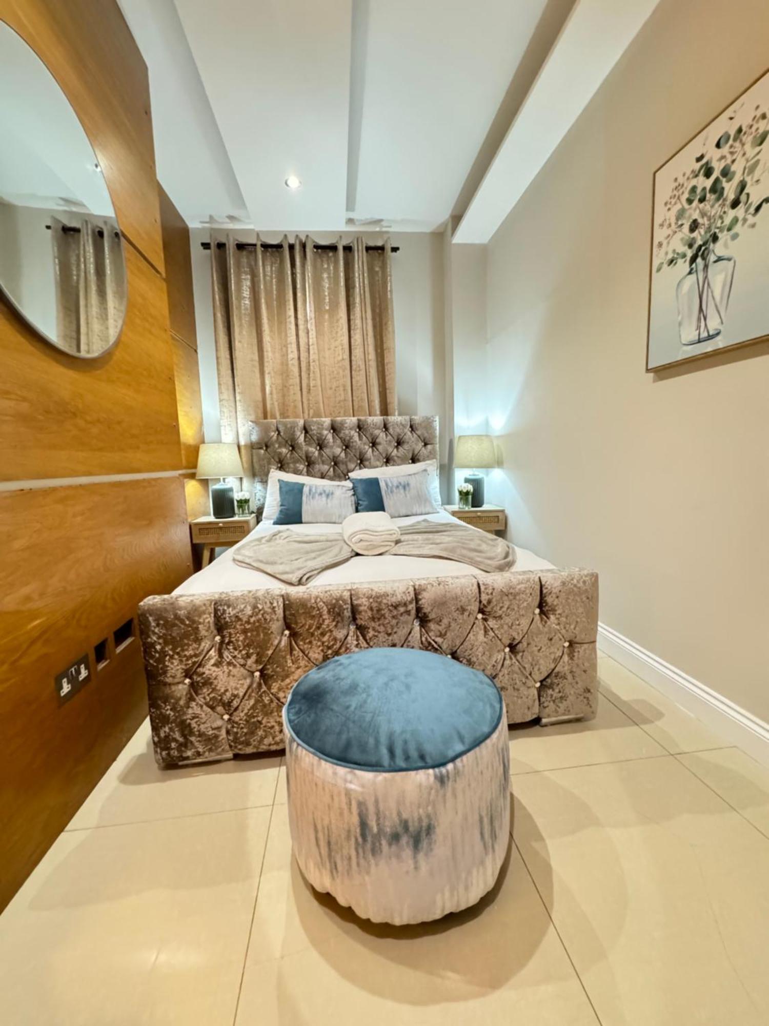 Eye One Bedroom *